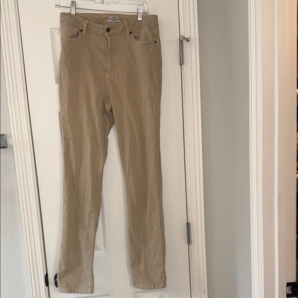 L.L. Bean Women’s Khaki Jeans in Classic Fit - Picture 3 of 5